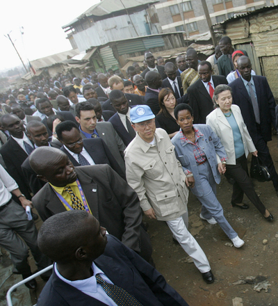 潘国連事務総長がケニア入り、スラム街で「最大限の支援」を約束 - ケニア