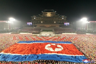 北朝鮮が軍事パレード 建国73年