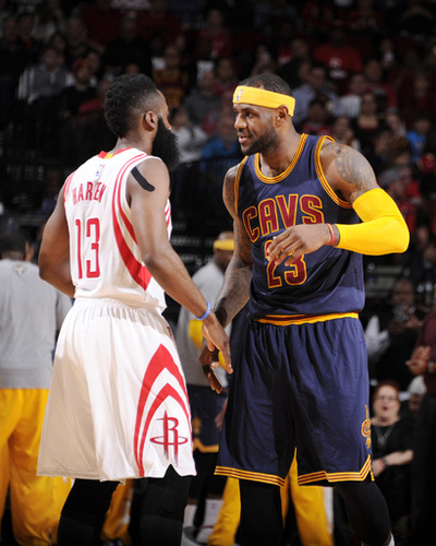 得点王ハーデン、レブロンの股間蹴って1試合の出場停止