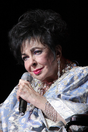 エリザベス・テイラーの最初のウエディングドレスが競売へ