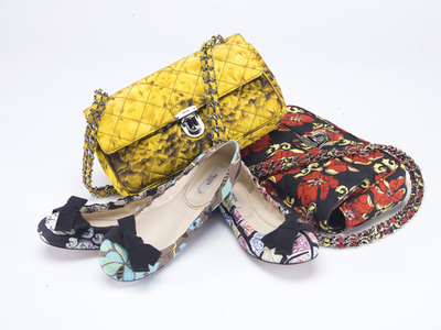 「プラダ」アーカイブプリントを使ったバッグ＆シューズに注目！