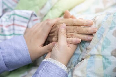 頼み事せぬ93歳父がかけた1本の電話…韓国「チキン食べたい」に揺れた家族の絆