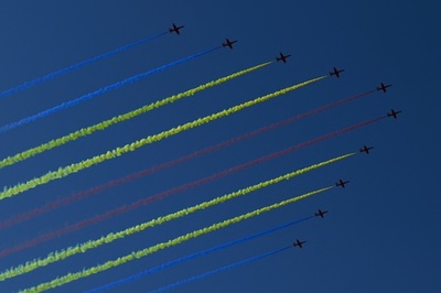 中国軍、共産党100周年式典リハーサルで曲芸飛行