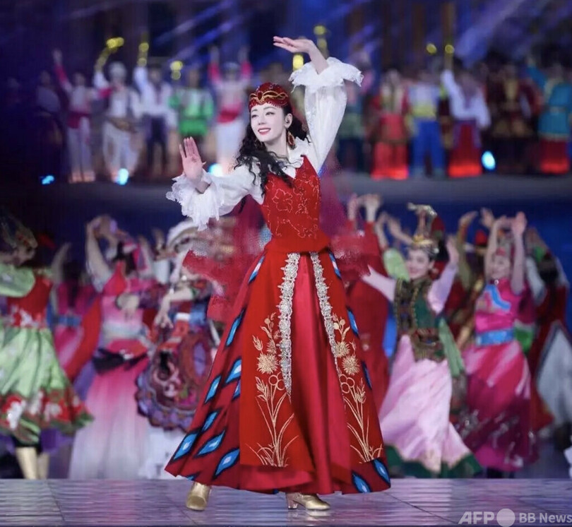 ウイグル族女優ディリラバさんが新疆をPR 気分は故郷の「観光大使」