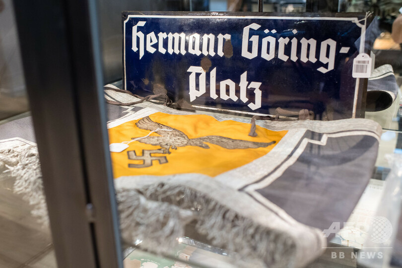 ヒトラーの帽子に600万円、独ナチス競売で高額落札続出 国内外から非難