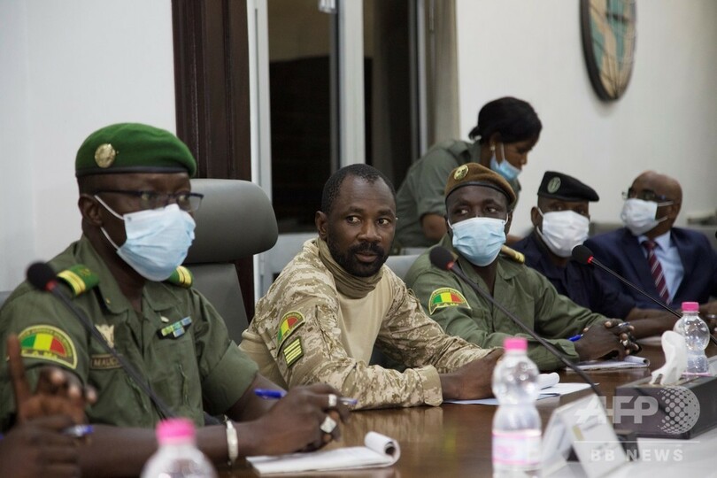 マリ軍事政権、3年間の軍政を希望 大統領の解放に同意