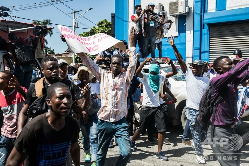 ハイチ首都、警官賃上げデモと反政府デモ 2人死亡