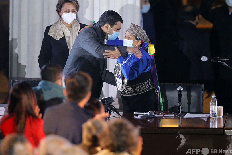 チリ新憲法の起草議会が発足、先住民女性を議長に選出