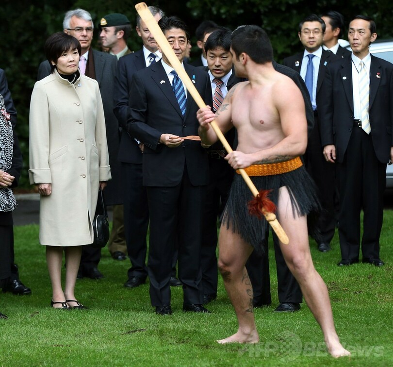 安倍首相がNZ首相と会談、捕鯨めぐり「見解の相違を確認」