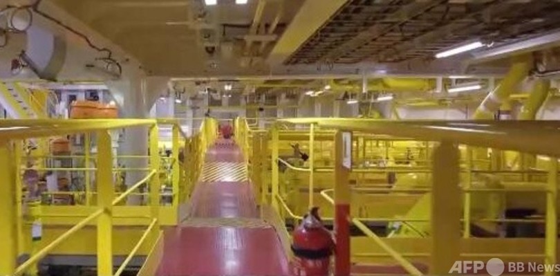 新型海上浮体式海洋石油生産貯蔵積出船、出港 中国