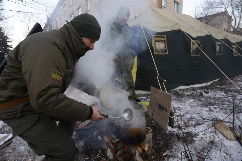 国際ニュース：AFPBB News政府軍と親ロシア派の戦闘、3日間で13人死亡 ウクライナ