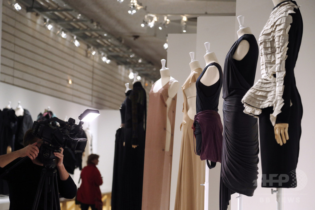 ケンゾーやイッセイ ミヤケの作品も、仏パリで「ファッション・ミックス」展