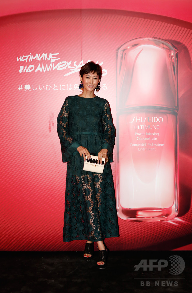 資生堂「アルティミューン」2周年、菅原小春がパフォーマンス