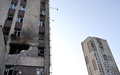 ウクライナ・キーウで、ロシアの攻撃で被害を受けた集合住宅（2023年5月28日撮影）(c)Sergei SUPINSKY / AFP