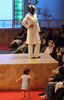 2007年7月8日、イランのテヘラン市内で開かれたファッションイベント「Women From My Homeland」で行われたイスラム式ファッション新作ショー。(c)AFP/BEHROUZ MEHRI