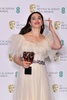 ロンドンで開催された英国アカデミー賞授賞式で、『女王陛下のお気に入り』で助演女優賞を受賞した英女優レイチェル・ワイズ（2019年2月10日撮影）。(c)Ben STANSALL / AFP