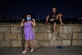 中国・湖北省武漢の長江近くで、ダンスをする女性（2020年8月3日撮影）。(c)Hector RETAMAL / AFP