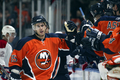 写真は、ベンチの選手たちと先制点を喜ぶジェフ・タンブリーニ（左）。(c)AFP/Getty Images Bruce Bennett