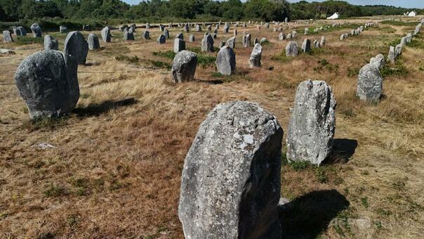 仏カルナックの巨石群とモルビアンの岸辺、世界遺産に登録 写真6枚