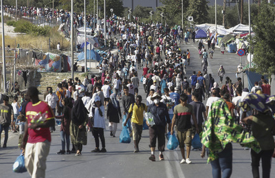 ギリシャ移民施設火災、1週間で代替住居提供目指す 政府