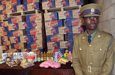 ジンバブエ、年間インフレ率220万％に