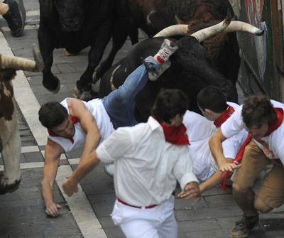 スペイン伝統の牛追い祭り、参加者死亡に見直しの声も