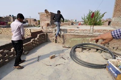 レイプされ火を付けられた16歳少女が死亡 インド