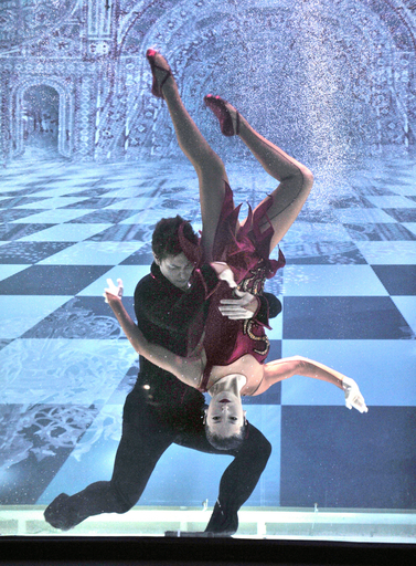 水中でタンゴ、マッスルミュージカル夏公演はじまる