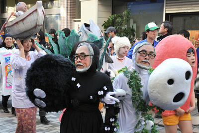 川崎市でハロウィーンの仮装パレード、観客11万人