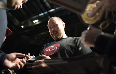 フューリー、ジョシュアには「片手を後ろで縛っていても勝てる」