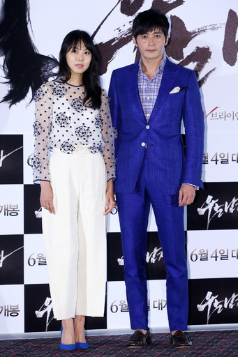 チャン・ドンゴン主演映画『泣く男』試写会、ゲストにBoAや2PMなど