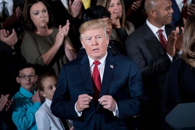 「公衆衛生上の非常事態」、鎮痛剤危機でトランプ大統領が宣言