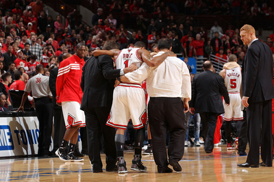 NBAプレーオフ開幕、ブルズのローズが負傷し今季絶望