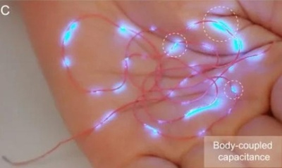 中国、人とマシンをつなぐ新しいチップレスファイバーを開発