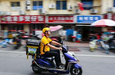 相次ぐ食事配達ドライバーの事故は誰のせい?  「配達システムに問題」「消費者のせいにするな」と論争