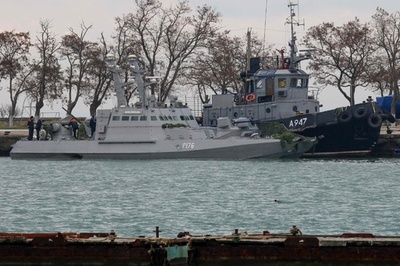 ロシア、昨年拿捕したウクライナ艦船3隻を返還
