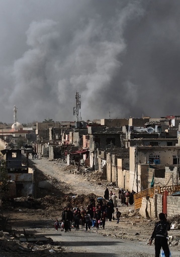 イラク軍、モスルと市外つなぐ最後の道路制圧 ISの退路断つ