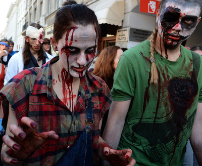 街中にゾンビ姿の人々現る、マイケルさんしのぶ ポーランド