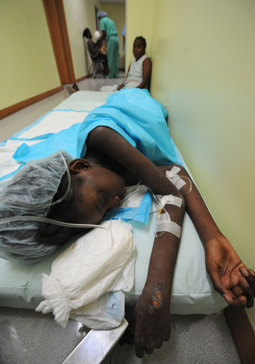 8日ぶりに11歳の少女を救出、ハイチ大地震