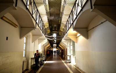 イタリア各地の刑務所で暴動、感染防止の面会禁止に抗議 1人死亡 