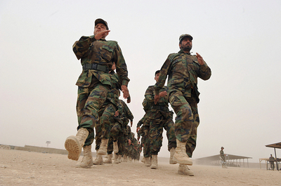 アフガン兵が英兵3人を射殺して逃走、タリバンに投降との情報も