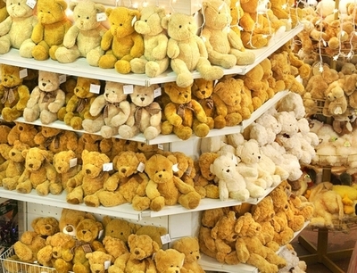 「テディベア投下」で外交関係が悪化、ベラルーシとスウェーデン