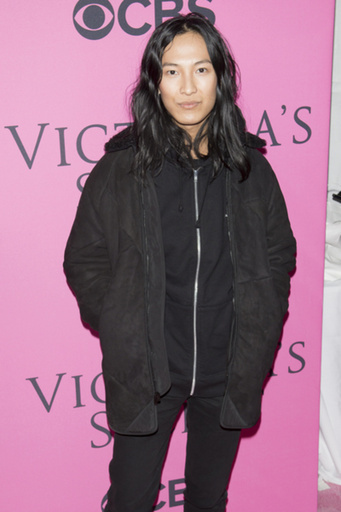 アレキサンダー・ワンとサムスンがコラボ、限定バッグをデザインへ