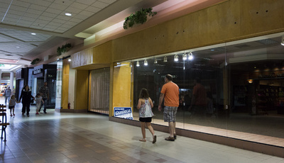 岐路に立つ米ショッピングモール アマゾン席巻、生き残りへ新顔誘致