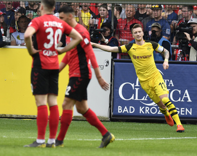 ドルトムントが4発大勝、首位バイエルンに追随