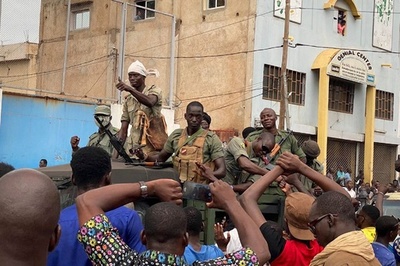 マリでクーデターか 反乱兵が大統領と首相拘束