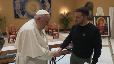 動画:ウクライナ大統領、ローマ教皇と面会