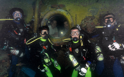 「ジェットパックが一番！」宇宙飛行士チーム、海底で小惑星探査の訓練