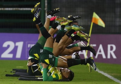 【今日の1枚】アクロバチックな準備運動で息ぴったり