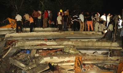 インドで建設中のビル崩壊、38人死亡 基準違反か